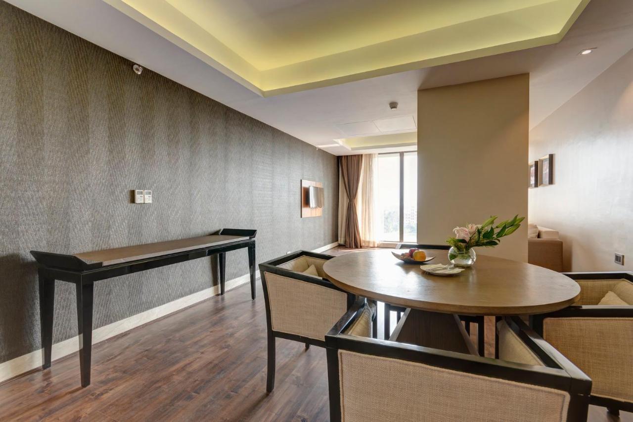 Holiday Inn Kolkata Airport By Ihg Eksteriør billede A suite at the hotel