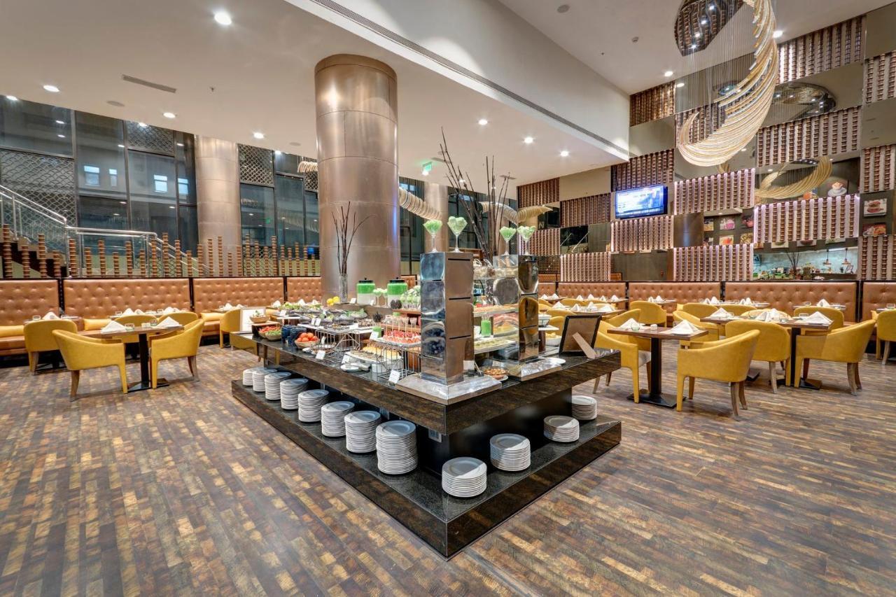 Holiday Inn Kolkata Airport By Ihg Eksteriør billede The restaurant