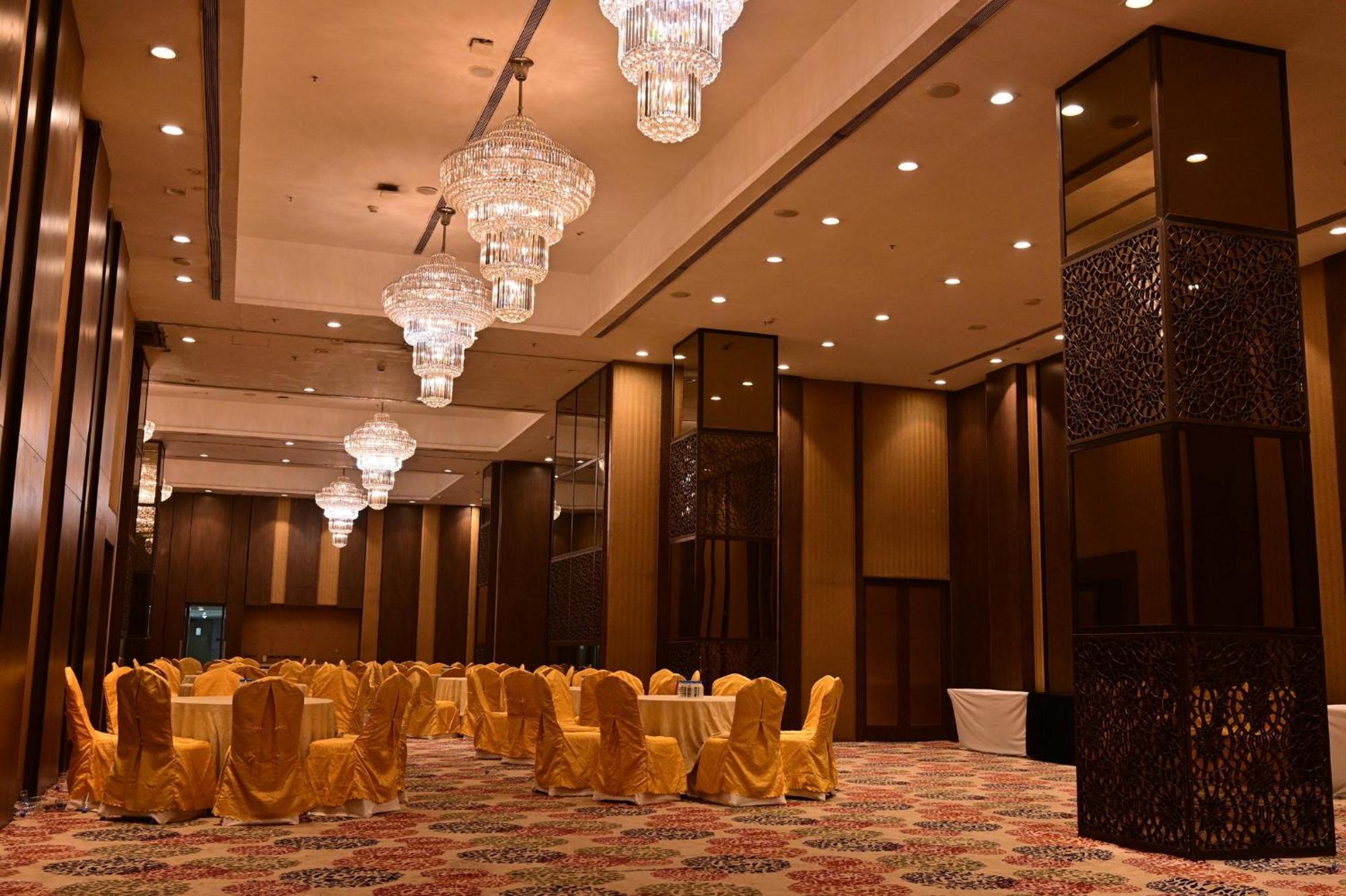 Holiday Inn Kolkata Airport By Ihg Eksteriør billede The Grand Ballroom